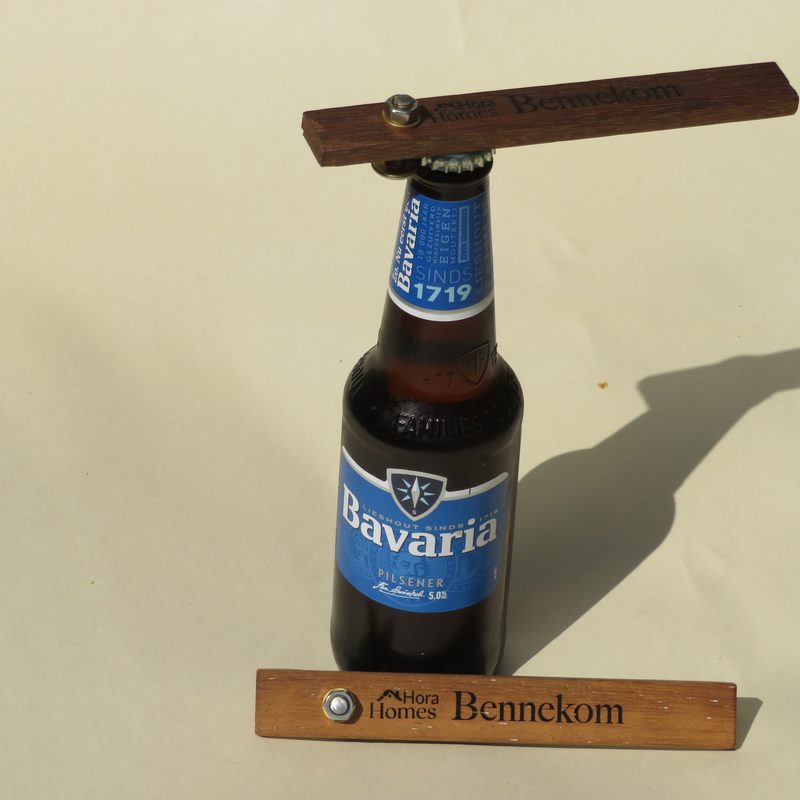 Flesopener met eigen logo foto 5